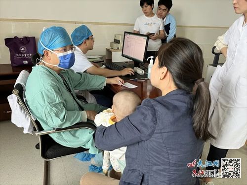 上海儿医中心选派11名国家级专家来九江市妇幼保健院,给孩子们送六一 健康大礼